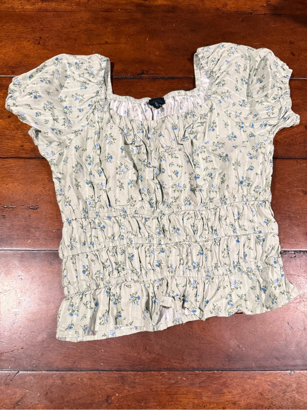 art class light green Smocked Puff-Sleeve Top with Blue Floral